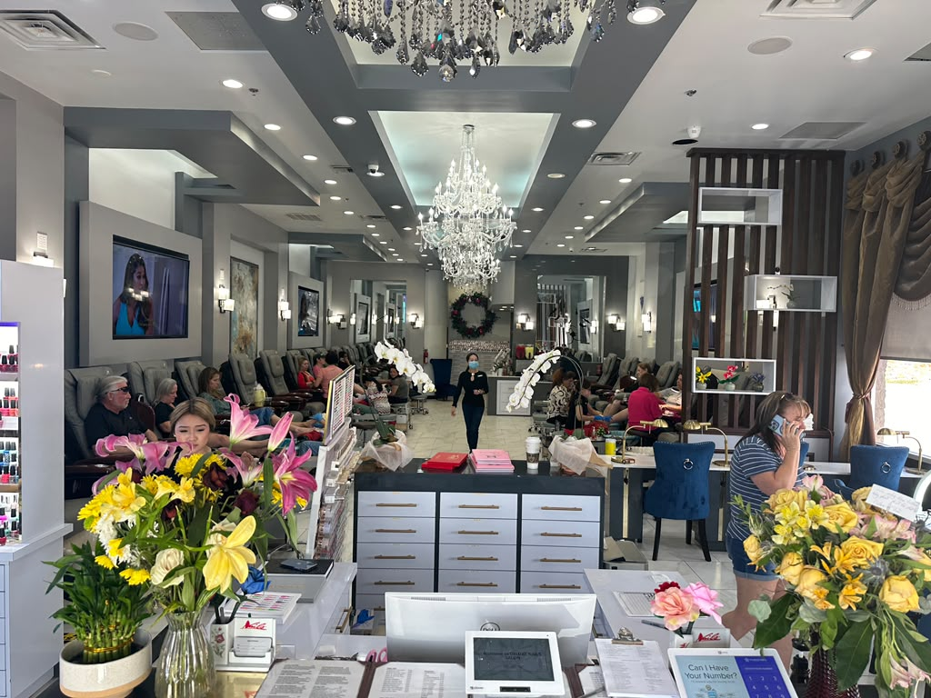 Deluxe Nails Salon interior 2