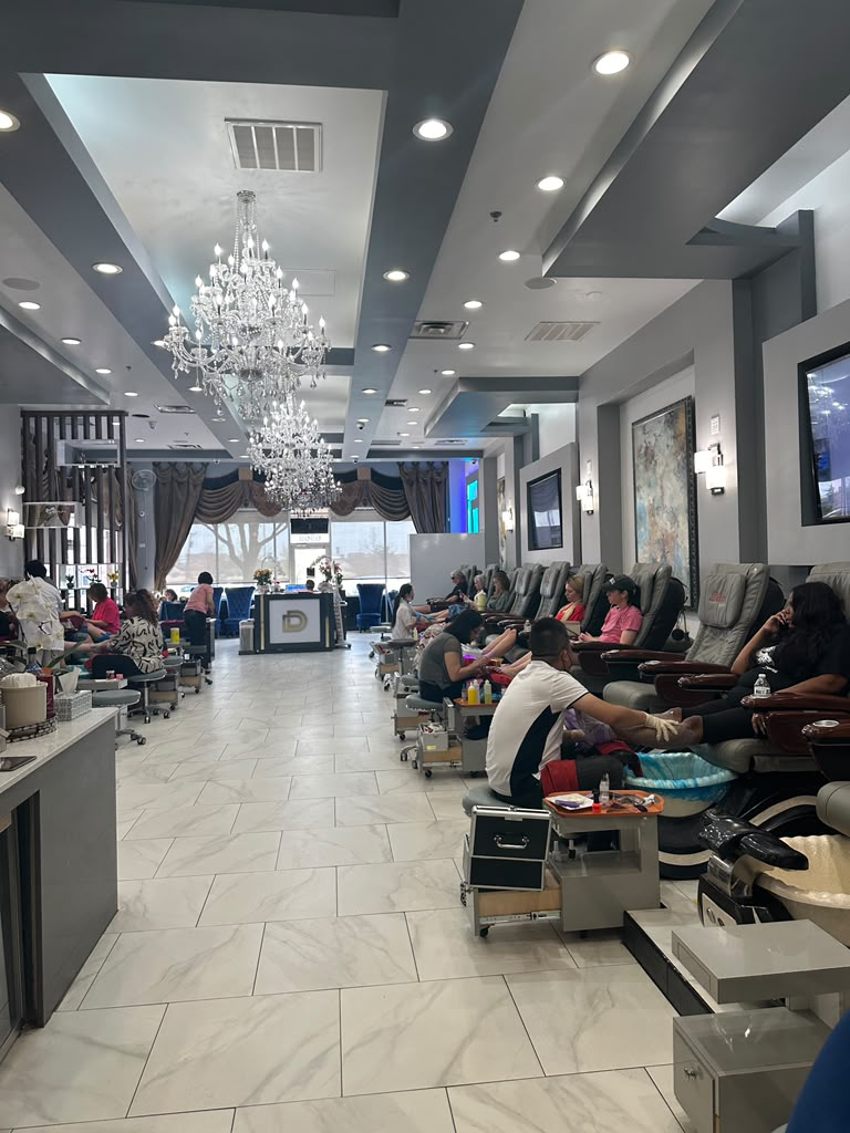 Deluxe Nails Salon interior 5